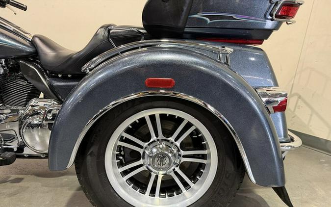 2015 Harley-Davidson Trike FLHTCUTG - Tri-Glide Ultra