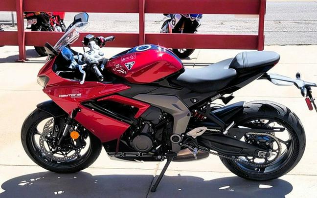 2025 Triumph Daytona 660 Carnival RedSapphire Black