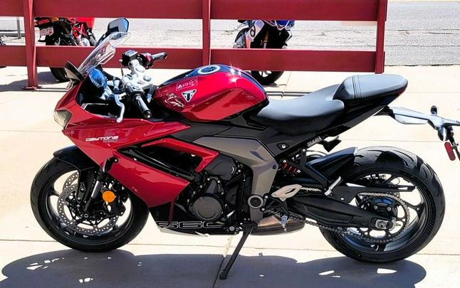 2025 Triumph Daytona 660 Carnival Red/Sapphire Black