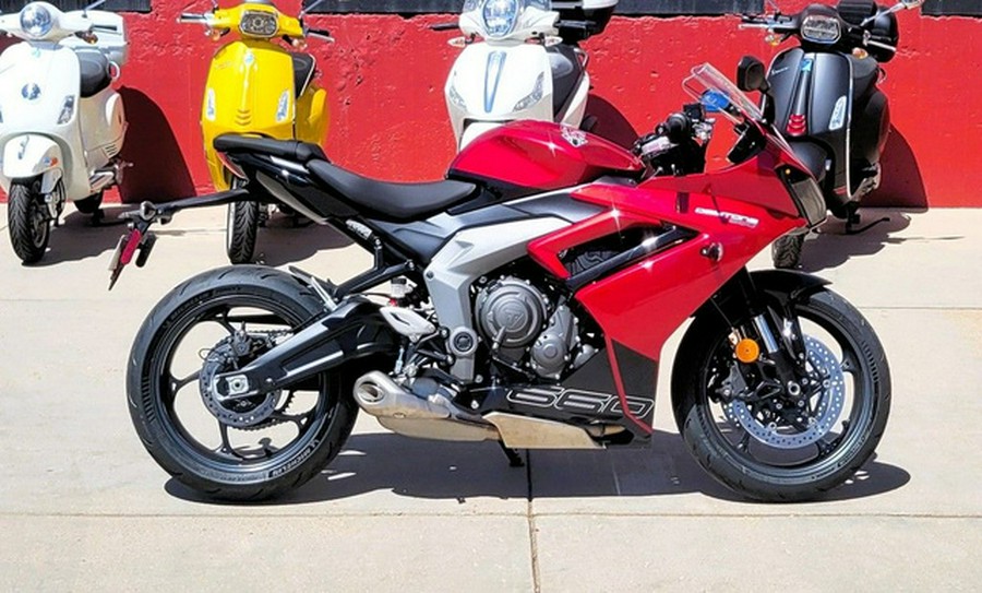 2025 Triumph Daytona 660 Carnival RedSapphire Black