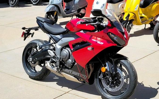 2025 Triumph Daytona 660 Carnival RedSapphire Black
