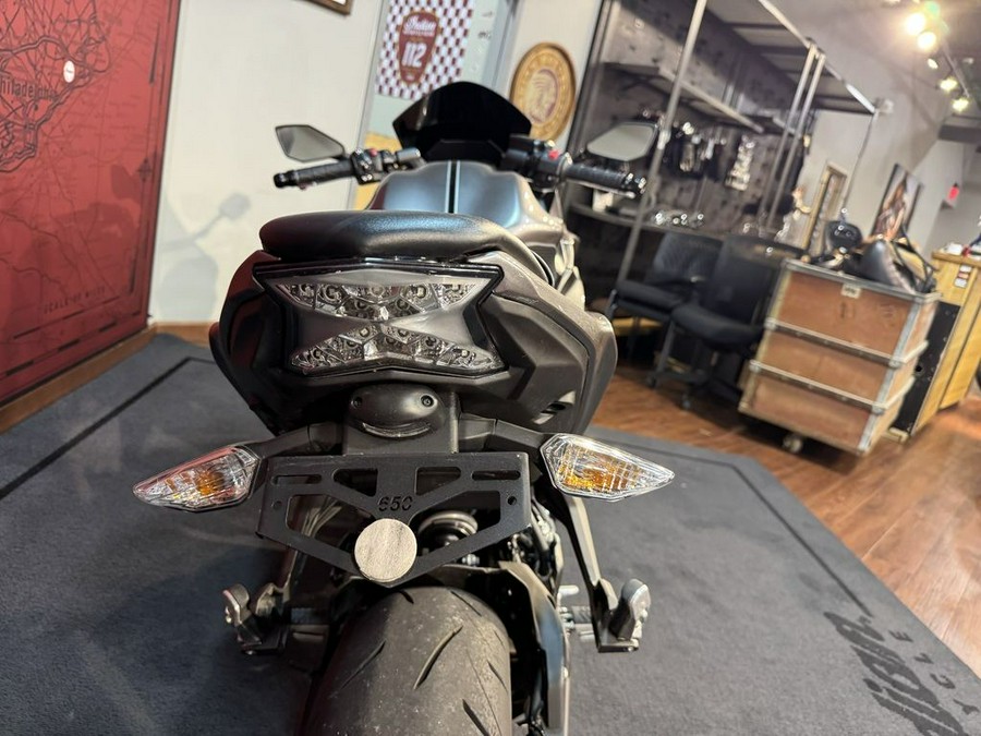 2021 Kawasaki Ninja® 650 ABS Metallic Graphite Gray/Metallic Spark Black