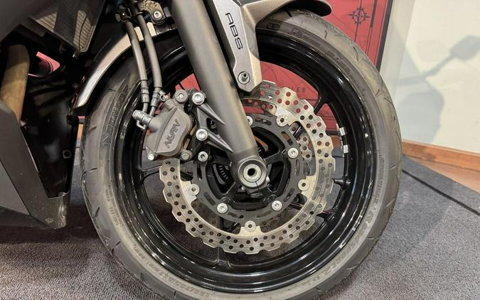 2021 Kawasaki Ninja® 650 ABS Metallic Graphite Gray/Metallic Spark Black