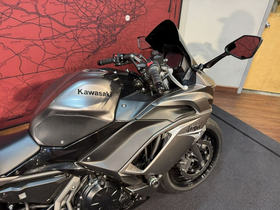 2021 Kawasaki Ninja® 650 ABS Metallic Graphite Gray/Metallic Spark Black
