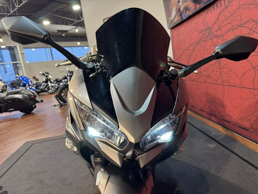 2021 Kawasaki Ninja® 650 ABS Metallic Graphite Gray/Metallic Spark Black