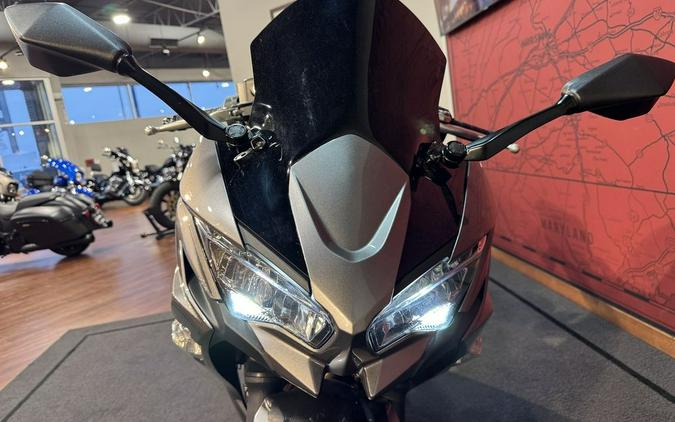 2021 Kawasaki Ninja® 650 ABS Metallic Graphite Gray/Metallic Spark Black