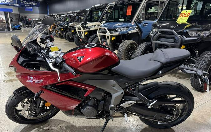 2025 Triumph Daytona 660 Snowdonia White/Sapphire Black