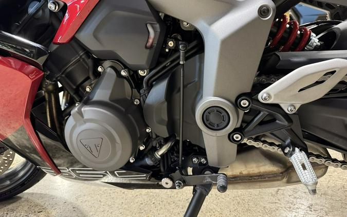 2025 Triumph Daytona 660 Snowdonia White/Sapphire Black