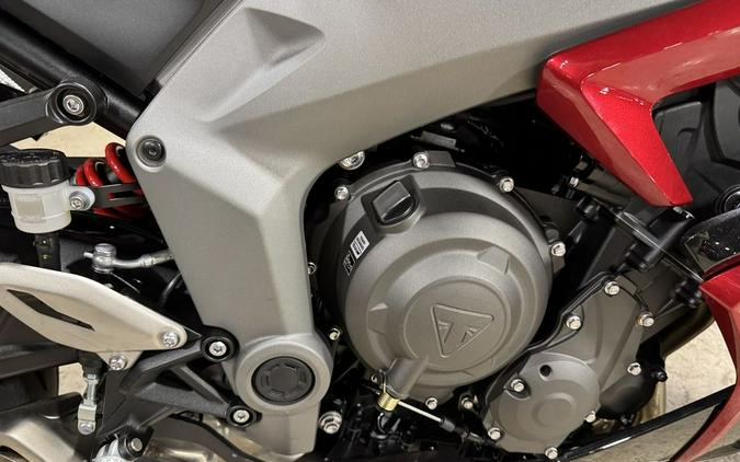 2025 Triumph Daytona 660 Snowdonia White/Sapphire Black