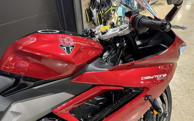 2025 Triumph Daytona 660 Snowdonia White/Sapphire Black