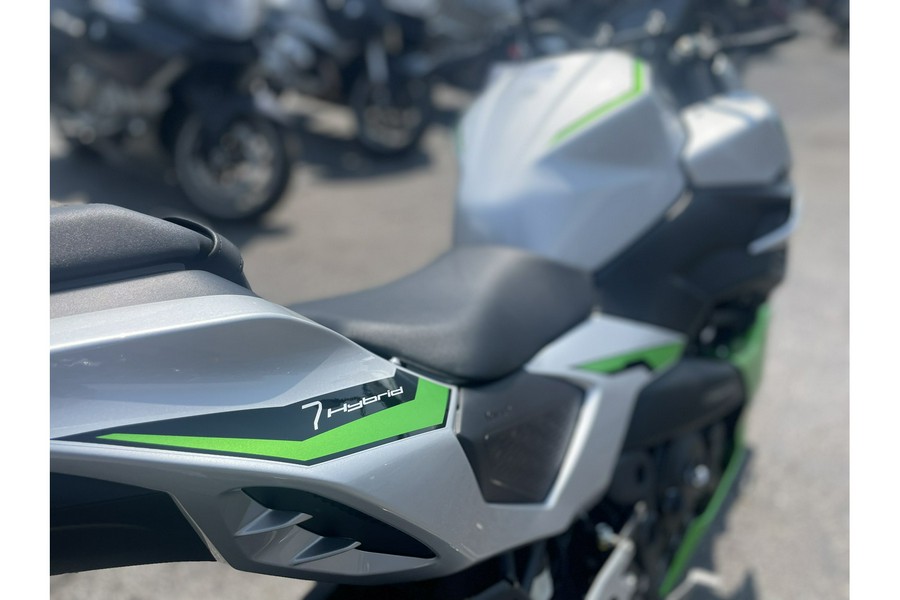 2024 Kawasaki Ninja® 7 Hybrid ABS