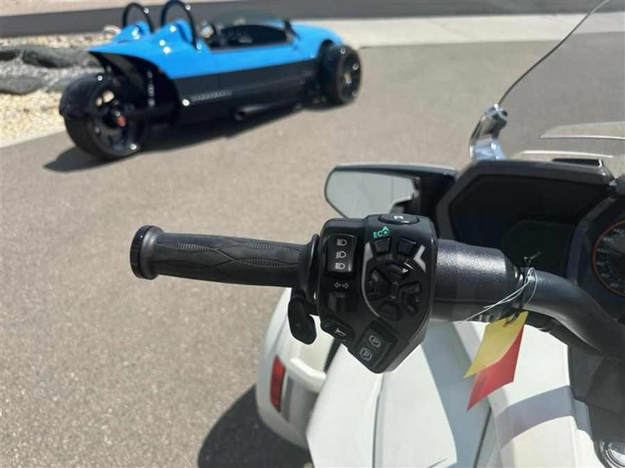 2017 Can-Am® Spyder® F3 Limited 6-Speed Semi-Automatic (SE6)