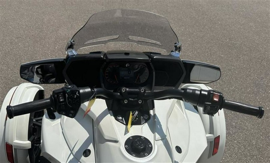 2017 Can-Am® Spyder® F3 Limited 6-Speed Semi-Automatic (SE6)