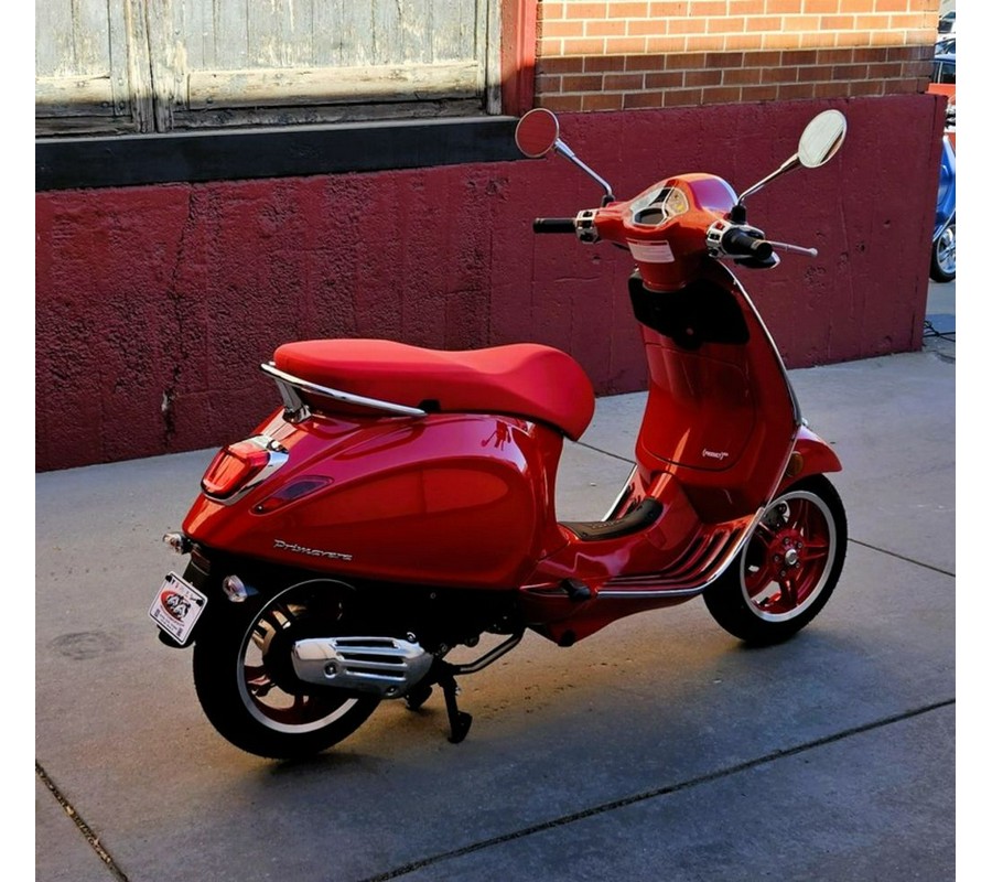 2025 Vespa Primavera 50 Red