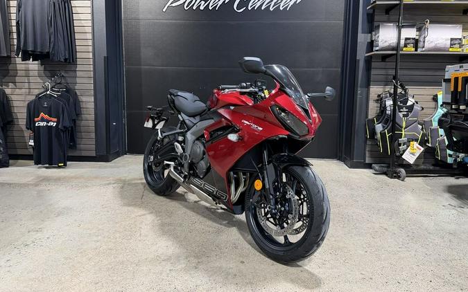 2025 Triumph Daytona 660 Snowdonia White/Sapphire Black