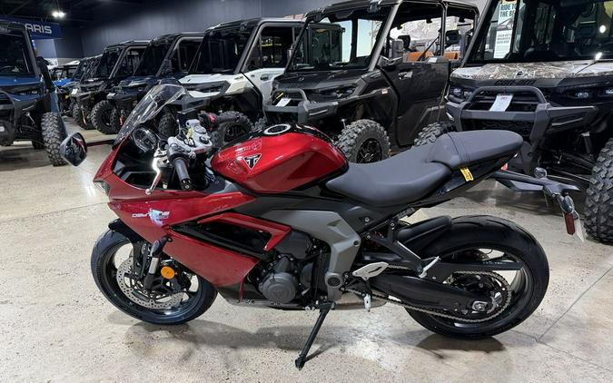 2025 Triumph Daytona 660 Snowdonia White/Sapphire Black