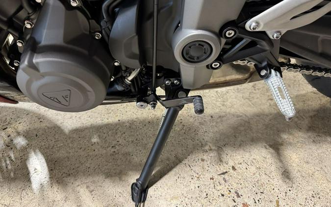 2025 Triumph Daytona 660 Snowdonia White/Sapphire Black