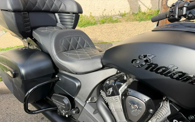 2023 Indian Pursuit® Dark Horse® with Premium Package