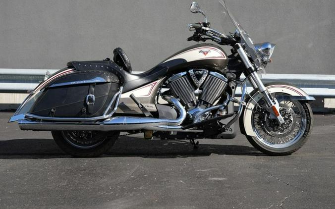2014 Victory Motorcycles Cross Roads Classic Two-Tone Bronze Mist Khaki