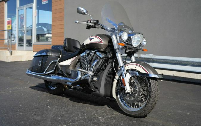 2014 Victory Motorcycles Cross Roads Classic Two-Tone Bronze Mist Khaki