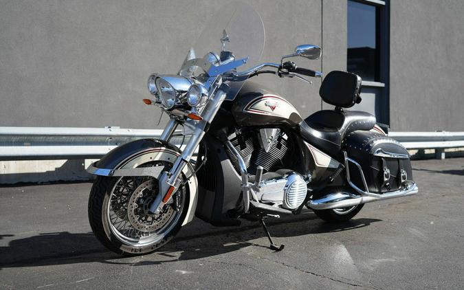 2014 Victory Motorcycles Cross Roads Classic Two-Tone Bronze Mist Khaki