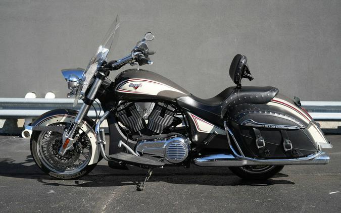 2014 Victory Motorcycles Cross Roads Classic Two-Tone Bronze Mist Khaki