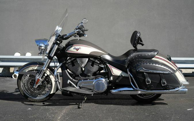 2014 Victory Motorcycles Cross Roads Classic Two-Tone Bronze Mist Khaki