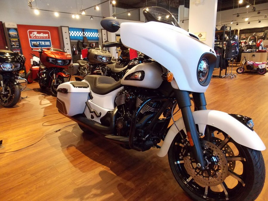 2024 Indian Motorcycle® Chieftain® Dark Horse® w/Powerband Audio Pkg Ghost White Metallic Smoke wit