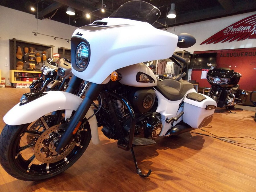 2024 Indian Motorcycle® Chieftain® Dark Horse® w/Powerband Audio Pkg Ghost White Metallic Smoke wit