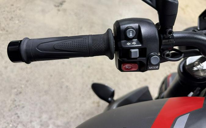 2022 Triumph Street Triple R Matte Silver Ice