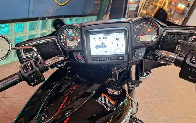 2021 Indian Motorcycle® Chieftain® Thunder Black