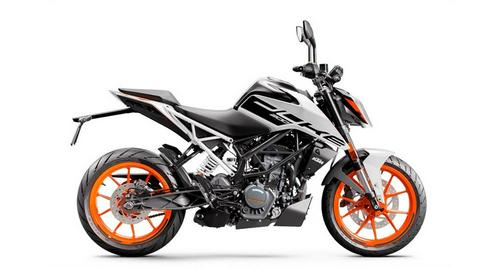 2020 KTM 200 Duke Review: Urban Motorcycle (15 Fast Facts)