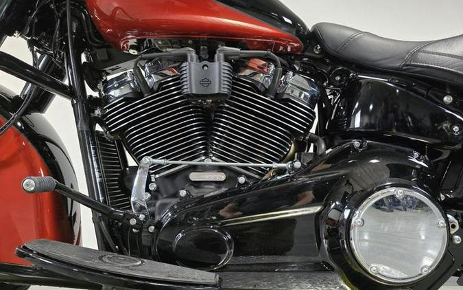 2025 Harley-Davidson® FLHC - Heritage Classic