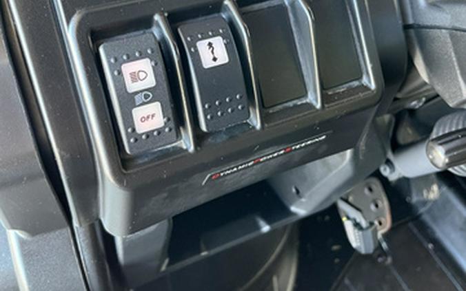 2023 Can-Am Defender XT HD10