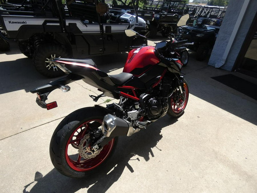 2024 Kawasaki Z900 ABS Candy Persimmon Red/Ebony