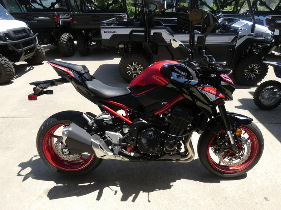 2024 Kawasaki Z900 ABS Candy Persimmon Red/Ebony