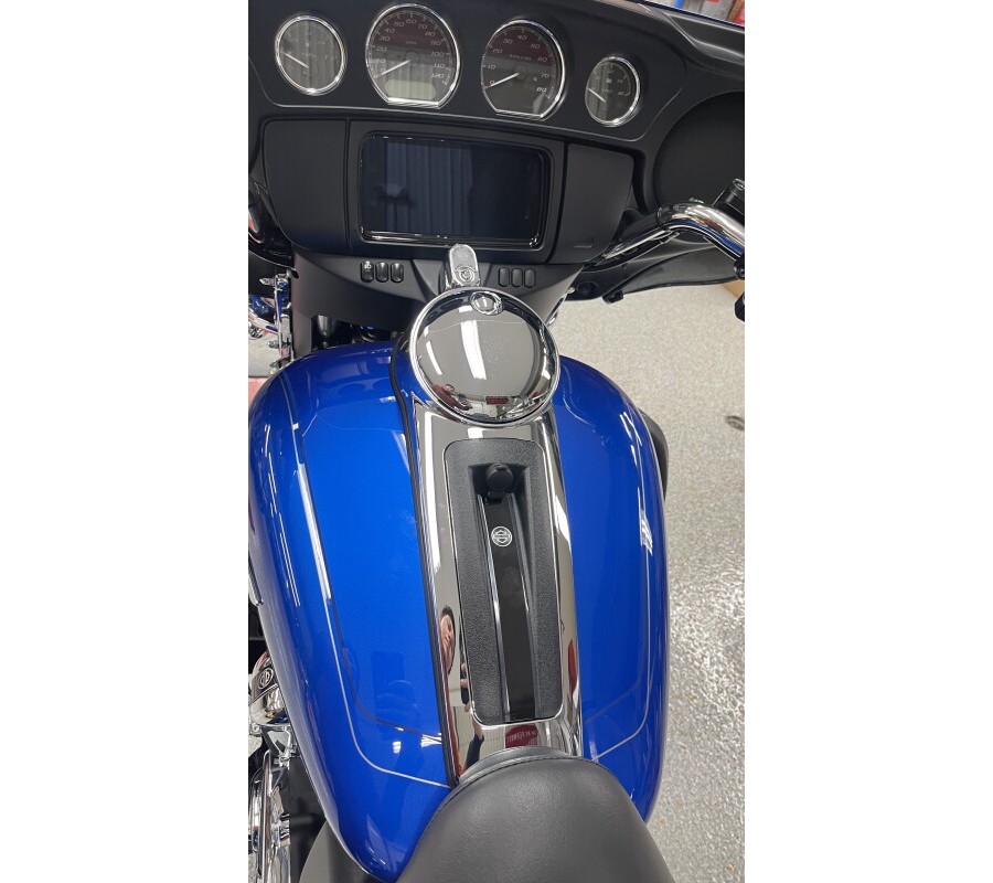 2024 Harley-Davidson Tri Glide Ultra Blue Burst