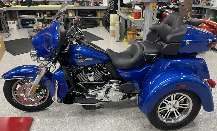 2024 Harley-Davidson Tri Glide Ultra Blue Burst