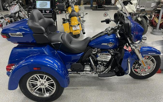 2024 Harley-Davidson Tri Glide Ultra Blue Burst