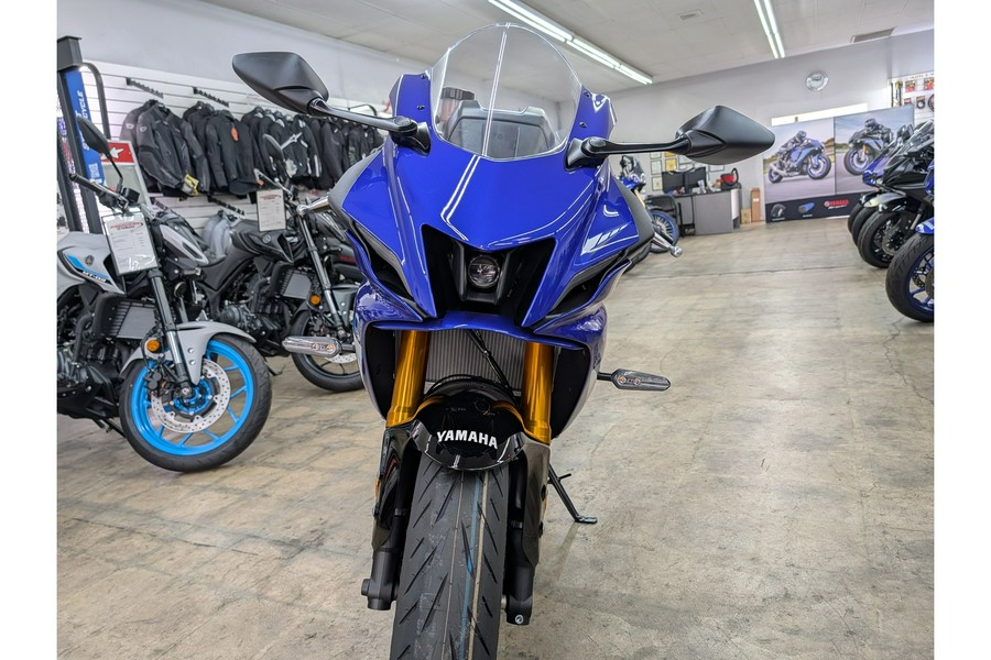 2025 Yamaha YZF-R7 CA