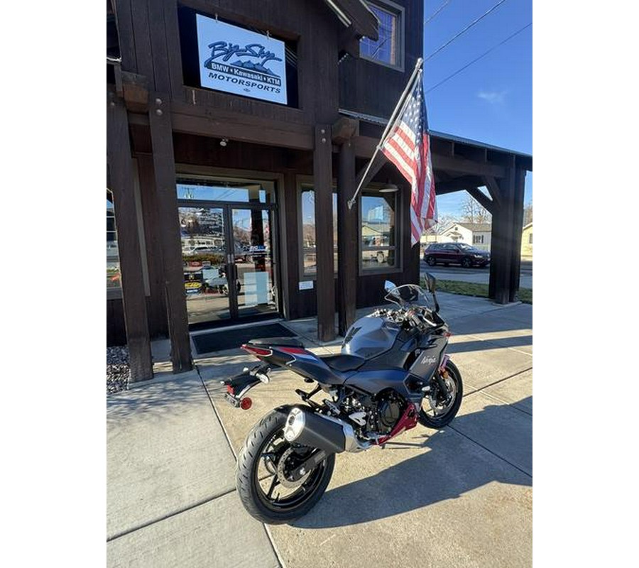2026 Kawasaki Ninja® 500 ABS Metallic Matte Twilight Blue