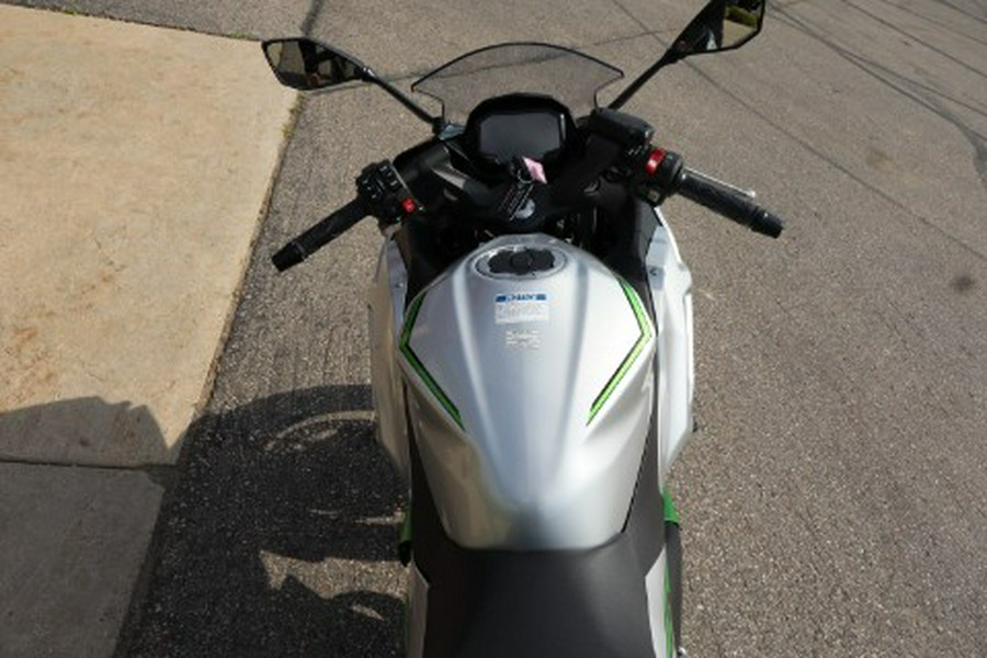 2024 Kawasaki Ninja 7 Hybrid ABS