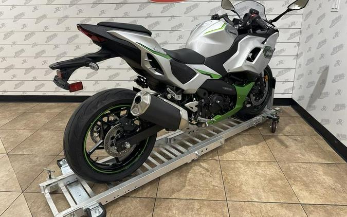 2024 Kawasaki Ninja® 7 Hybrid ABS