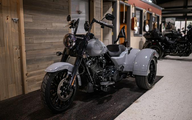 2025 Freewheeler (FLRT)