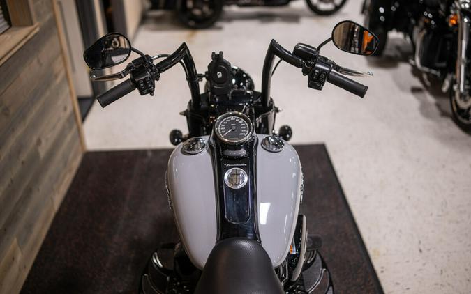 2025 Freewheeler (FLRT)