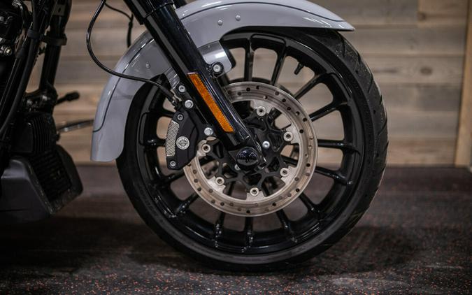 2025 Freewheeler (FLRT)