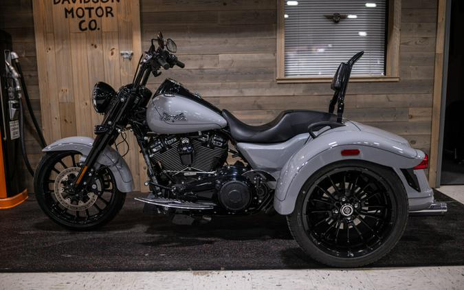 2025 Freewheeler (FLRT)