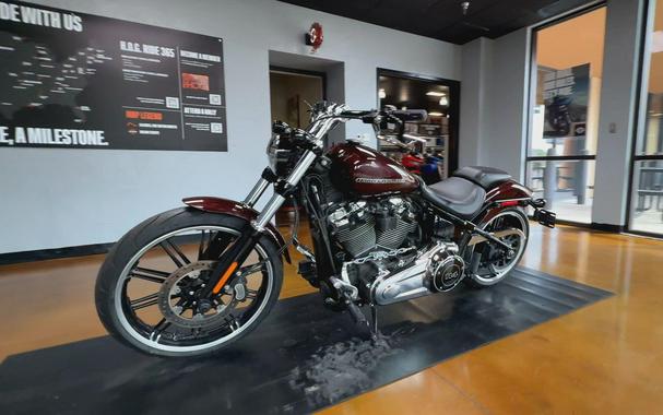 2018 Harley-Davidson® Breakout® 114 Twisted Cherry