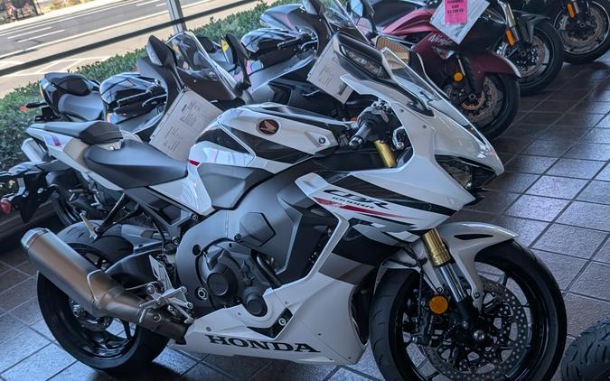 2027 Honda CBR1000RR ABS Pearl White - 100075