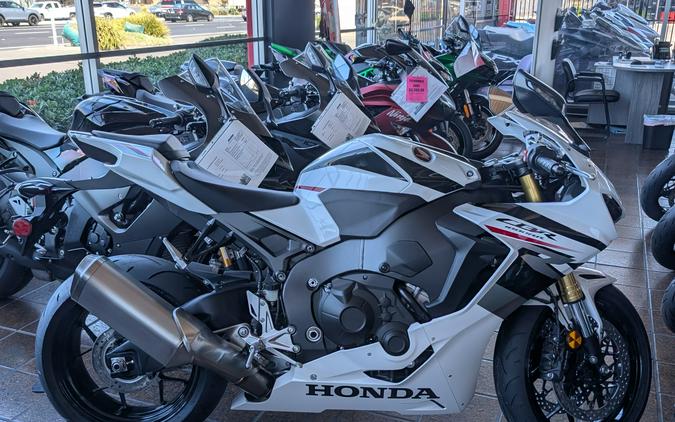 2027 Honda CBR1000RR ABS Pearl White - 100075
